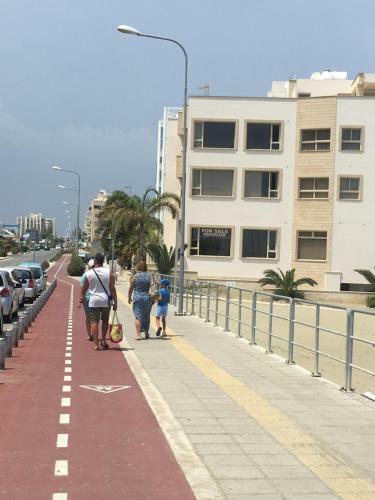 Larnaca Beach Apartment 1a