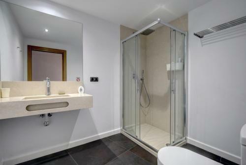 Wonderful Views In Luxury Apartment