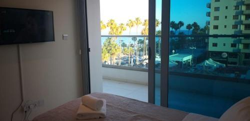 Apartamento Horizon Luxury Suite At Finikoudes Beach 303