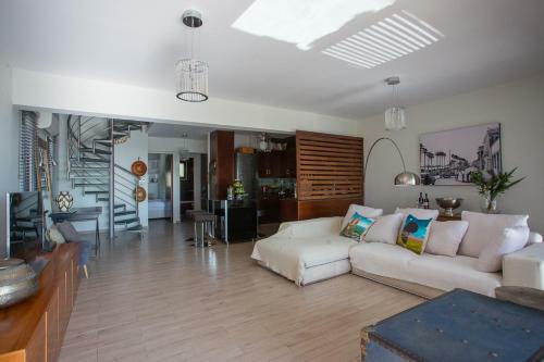 Apartamento Penthouse Duplex Overlooking The Mediterranean