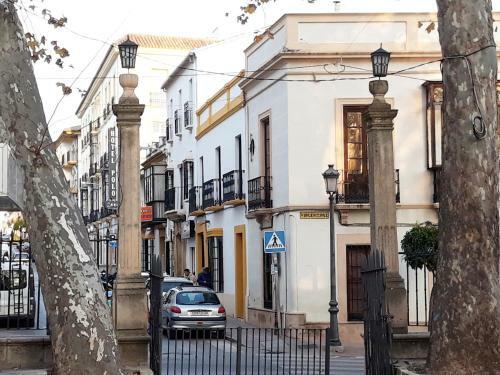 Apartamento Puerta Alameda Suites