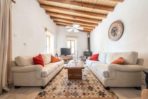 The Carob Tree Villa - 3 Br Rustic Luxury Home