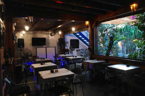 Hostal Harrys Inn Guesthouse