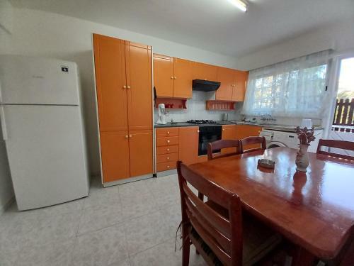 2 Bedroom Apartment Near Finikoudes