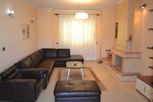 Kela's de Luxe Penthouse 3 Bedrooms Apartment