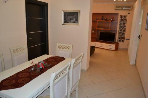 Kela's de Luxe Penthouse 3 Bedrooms Apartment