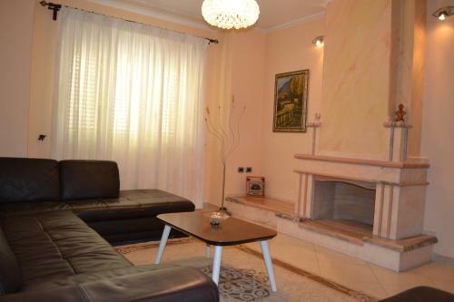 Kela's de Luxe Penthouse 3 Bedrooms Apartment