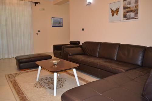 Kela's de Luxe Penthouse 3 Bedrooms Apartment