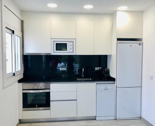 Magn�fica Casa Con Jard�n Y Barbacoa En Roses