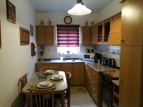Village Corner 3 Bedroom Apartment With Garage