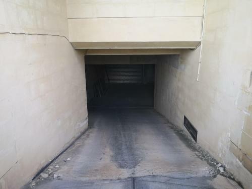 Village Corner 3 Bedroom Apartment With Garage
