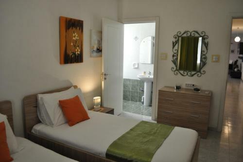 Village Corner 3 Bedroom Apartment With Garage
