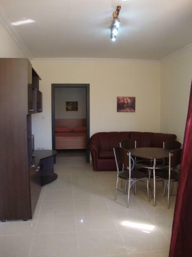 Belmont Court Apartments