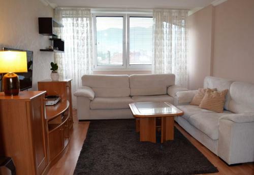 Modern Apartment In City Center - Free Garage