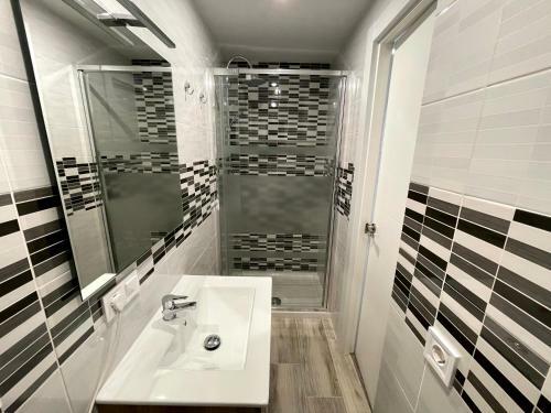 Sant Adria Beach Apartment Wi-fi Parking Free