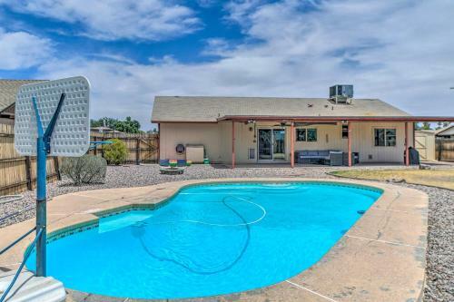 Sun-soaked Az Home, 7 Mi To Spring Training!