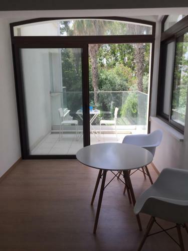 Modern 2 Bedroom Beach Apartment