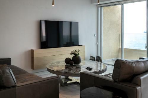 Luxurious Sea Front Three Bedroom Apartment