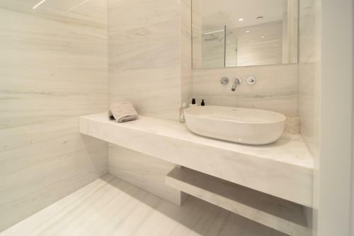 Luxurious Sea Front Three Bedroom Apartment