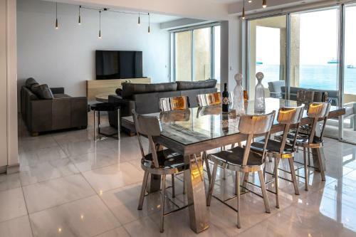 Luxurious Sea Front Three Bedroom Apartment