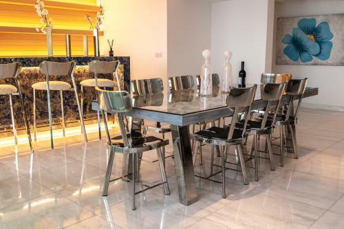 Luxurious Sea Front Three Bedroom Apartment