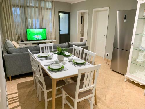 Amazing Home Stays In A Lovely Apartament