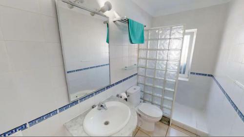 Villa Bahamas Private Heated Pool Close To Town.