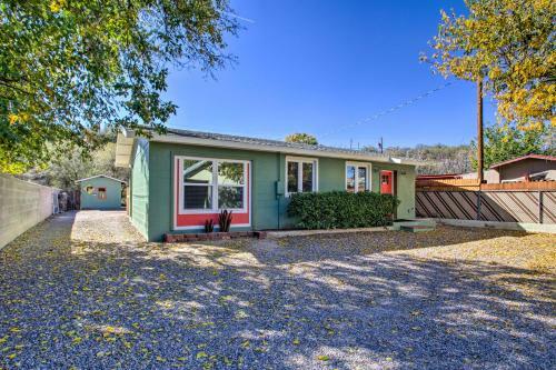 Old Town Cottonwood Cottage With Mod Interior!