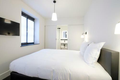 Fabulous Apartments In Ch�telain Area