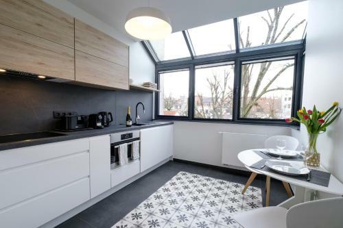 Fabulous Apartments In Ch�telain Area