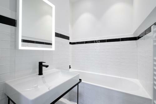 Fabulous Apartments In Ch�telain Area