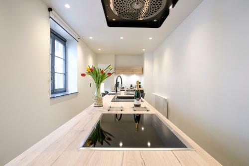 Fabulous Apartments In Ch�telain Area