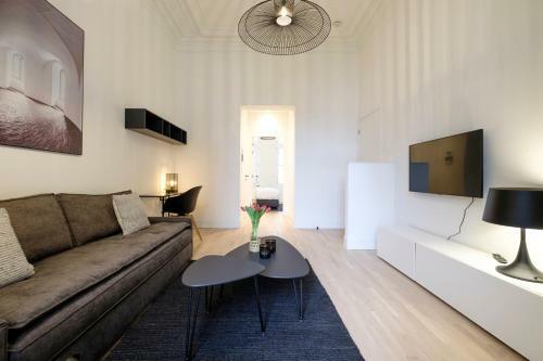 Fabulous Apartments In Ch�telain Area