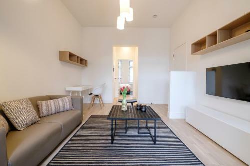 Fabulous Apartments In Ch�telain Area