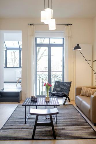 Fabulous Apartments In Ch�telain Area