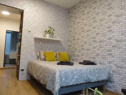 Apartamento Superbe Studio Au 1er �tage, Proche De La Gare Du Midi
