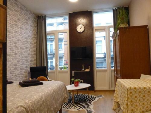 Apartamento Superbe Studio Au 1er �tage, Proche De La Gare Du Midi