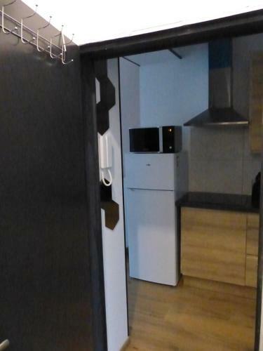 Apartamento Superbe Studio Au 1er �tage, Proche De La Gare Du Midi