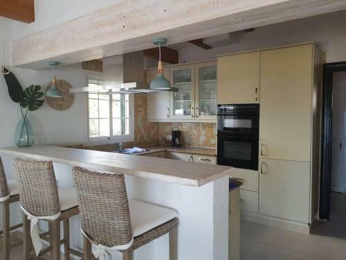 Villa En Primera Linea De Mar Cerca De Binibeca