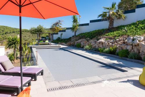 Villa Rueda With Heated Pool, Hot Tub And Great Views
