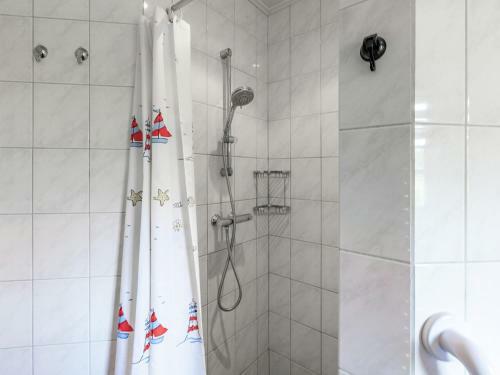 Upbeat Holiday Home In Reutum With Jacuzzi