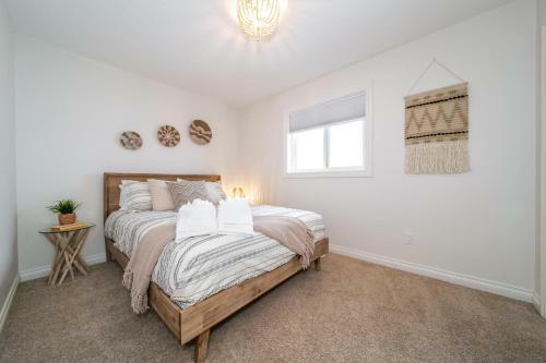 Villa Bali Escape, 4 Bed 4 Bath, King Bed, Jetted Tub, Fireplace, Garage