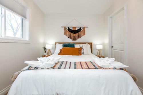 Villa Bali Escape, 4 Bed 4 Bath, King Bed, Jetted Tub, Fireplace, Garage