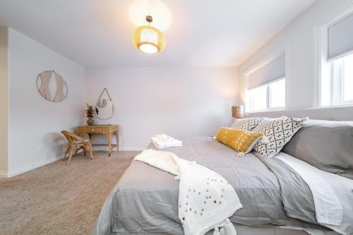 Villa Bali Escape, 4 Bed 4 Bath, King Bed, Jetted Tub, Fireplace, Garage