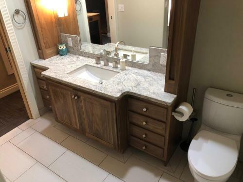 Apartamento Luxury One Bed/bath Condo W/ Parking On Whyte Ave
