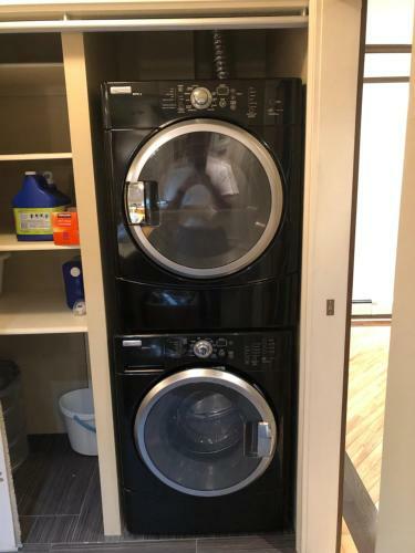 Apartamento Luxury One Bed/bath Condo W/ Parking On Whyte Ave