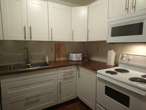 Apartamento Newly Renovated 2 Bed/bath In Downtown Ug Parking