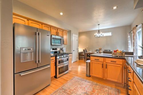 Elegant Flagstaff Home With Hiking Trail Access