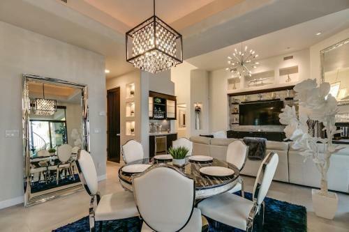 Luxury Contemporary Sanctuary W Pool And Views