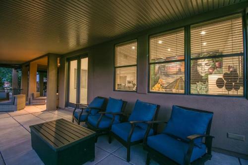 Luxe 4 Bdrm Wpool And Spa On Golf Course Lot